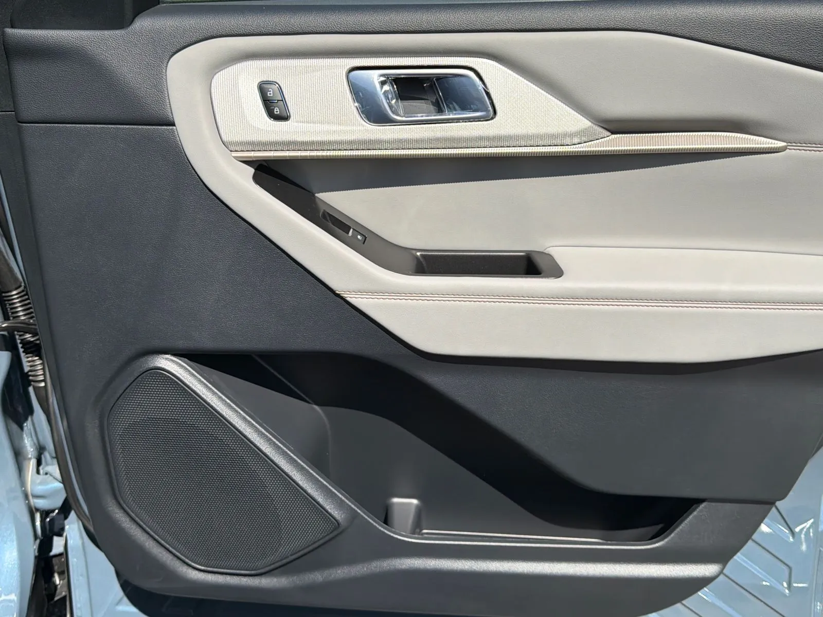 2026 Ford Explorer Active - Photo 15