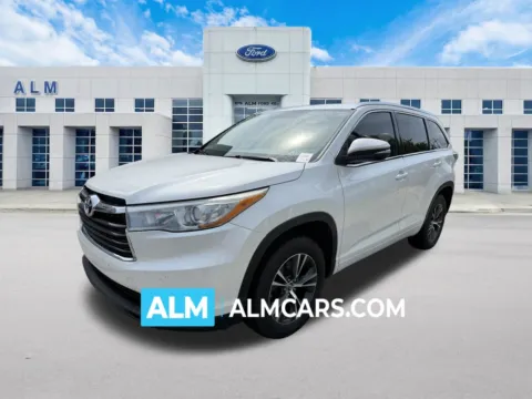 White 2016 Toyota Highlander XLE V6 for sale in Marietta, GA