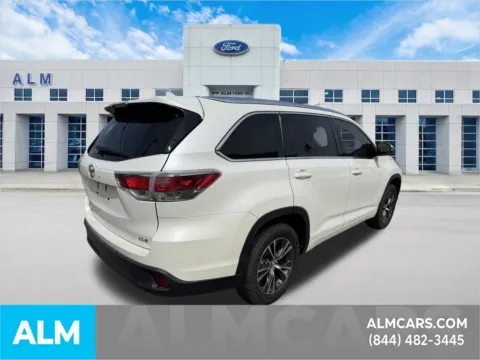 More photos of 2016 Toyota Highlander XLE V6 at ALM Ford Marietta, GA