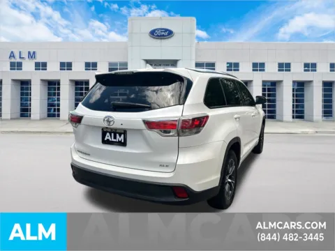 More photos of 2016 Toyota Highlander XLE V6 at ALM Ford Marietta, GA