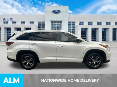 More photos of 2016 Toyota Highlander XLE V6 at ALM Ford Marietta, GA
