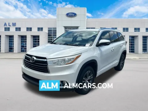 White 2016 Toyota Highlander XLE V6 for sale in Marietta, GA