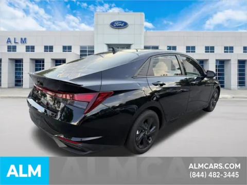 More photos of 2022 Hyundai Elantra SEL at ALM Ford Marietta, GA