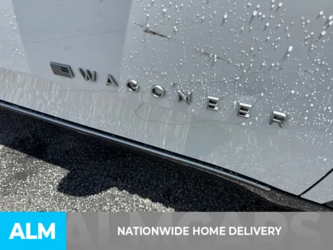 More photos of 2022 Jeep Wagoneer Series III at ALM Ford Marietta, GA