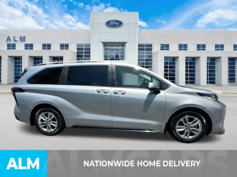 More photos of 2021 Toyota Sienna Limited at ALM Ford Marietta, GA