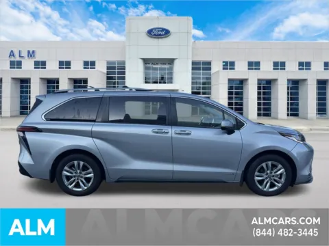 More photos of 2021 Toyota Sienna Limited at ALM Ford Marietta, GA