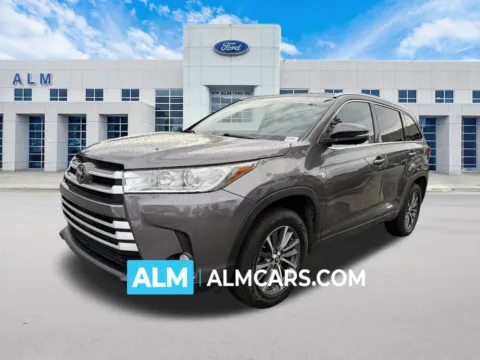Gray 2018 Toyota Highlander XLE for sale in Marietta, GA