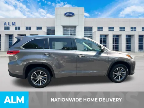 More photos of 2018 Toyota Highlander XLE at ALM Ford Marietta, GA