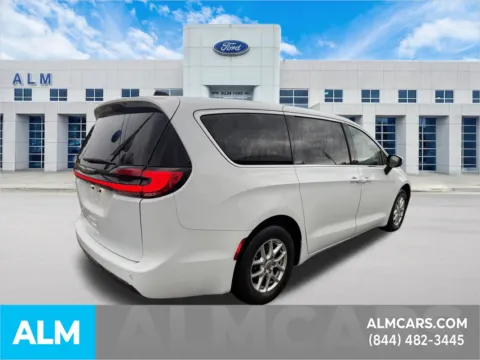 More photos of 2023 Chrysler Pacifica Touring L at ALM Ford Marietta, GA