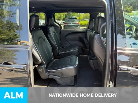 More photos of 2025 Chrysler Pacifica Limited at ALM Ford Marietta, GA