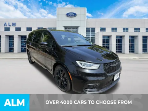 Photos of 2025 Chrysler Pacifica Limited for sale in Marietta, GA at ALM Ford Marietta