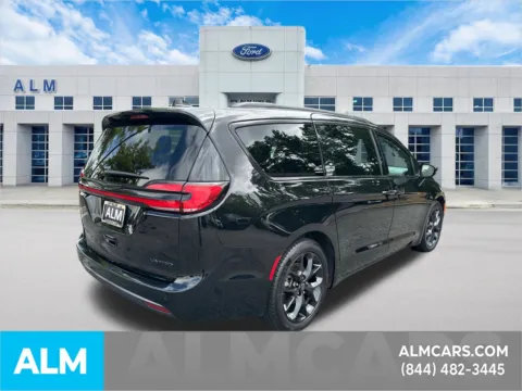 More photos of 2025 Chrysler Pacifica Limited at ALM Ford Marietta, GA