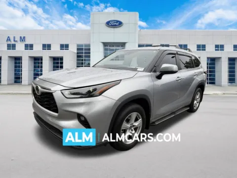 Silver 2024 Toyota Highlander LE for sale in Marietta, GA