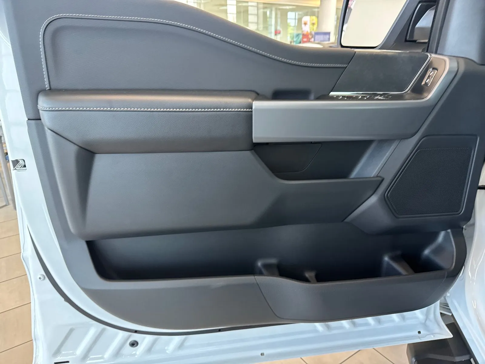 2025 Ford F-150 XLT - Photo 10