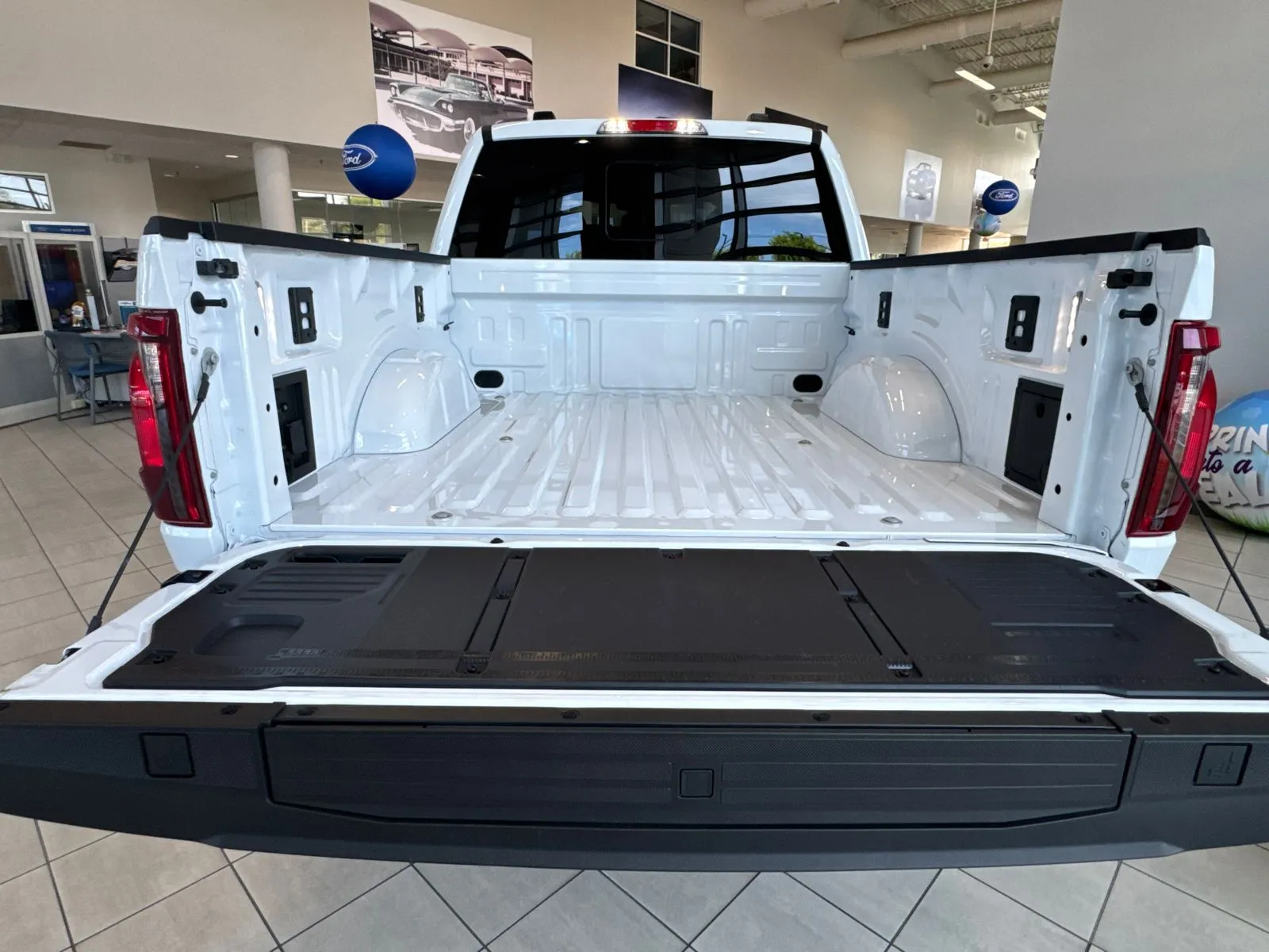 2025 Ford F-150 XLT - Photo 18