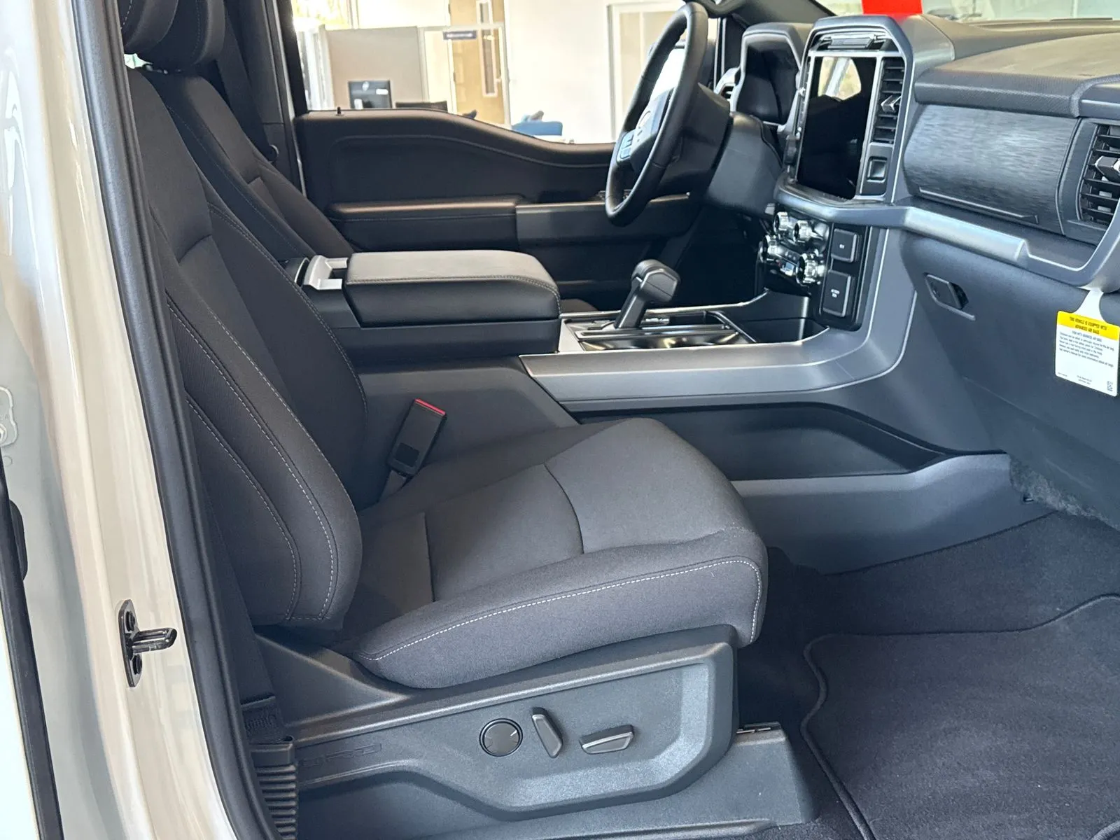 2025 Ford F-150 XLT - Photo 13