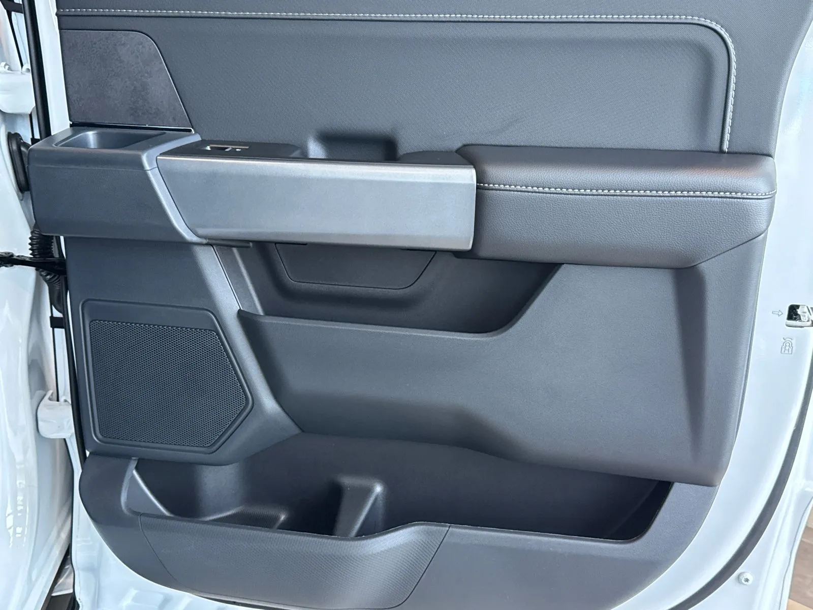 2025 Ford F-150 XLT - Photo 16