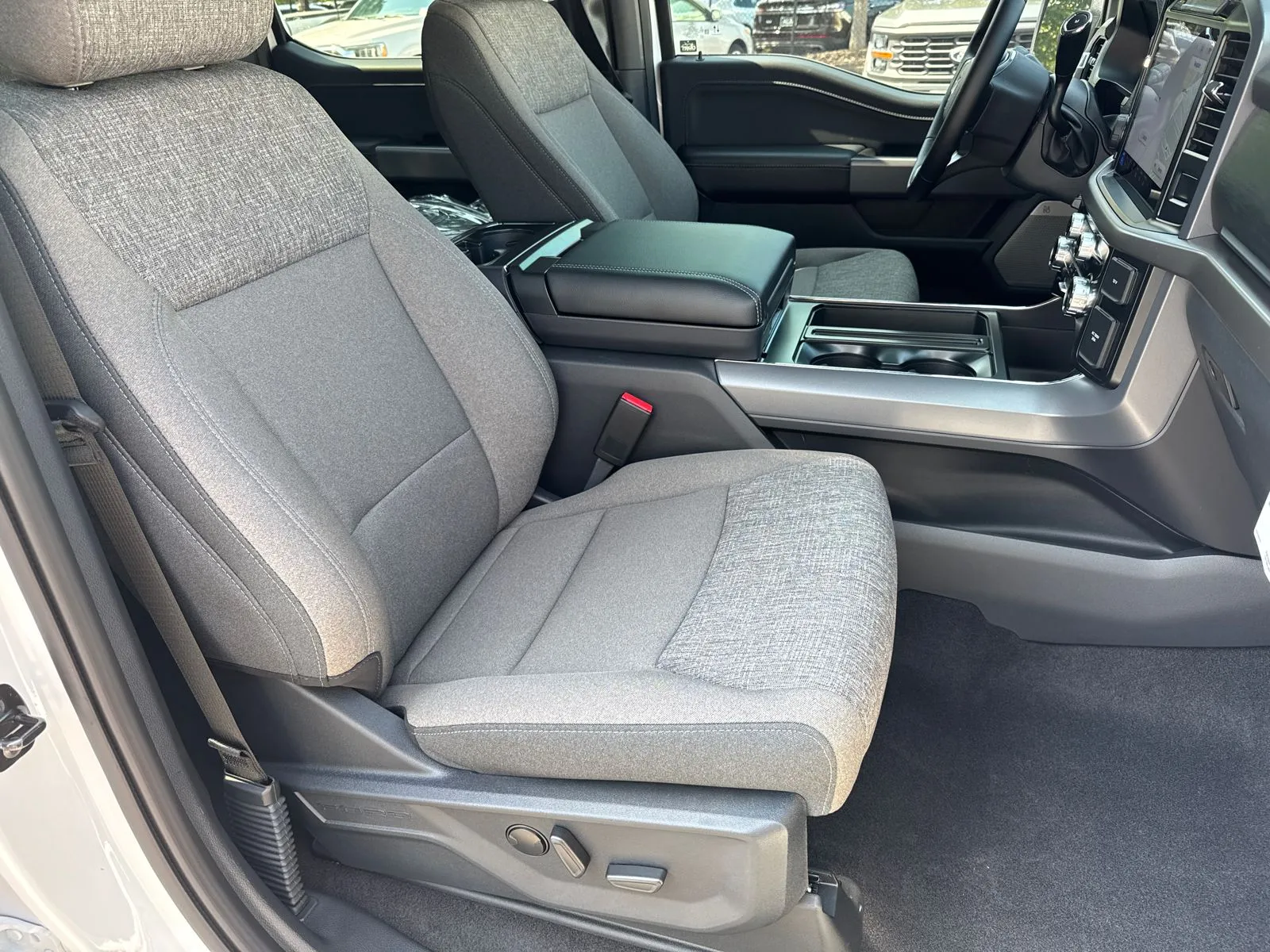 2025 Ford F-150 XLT - Photo 13