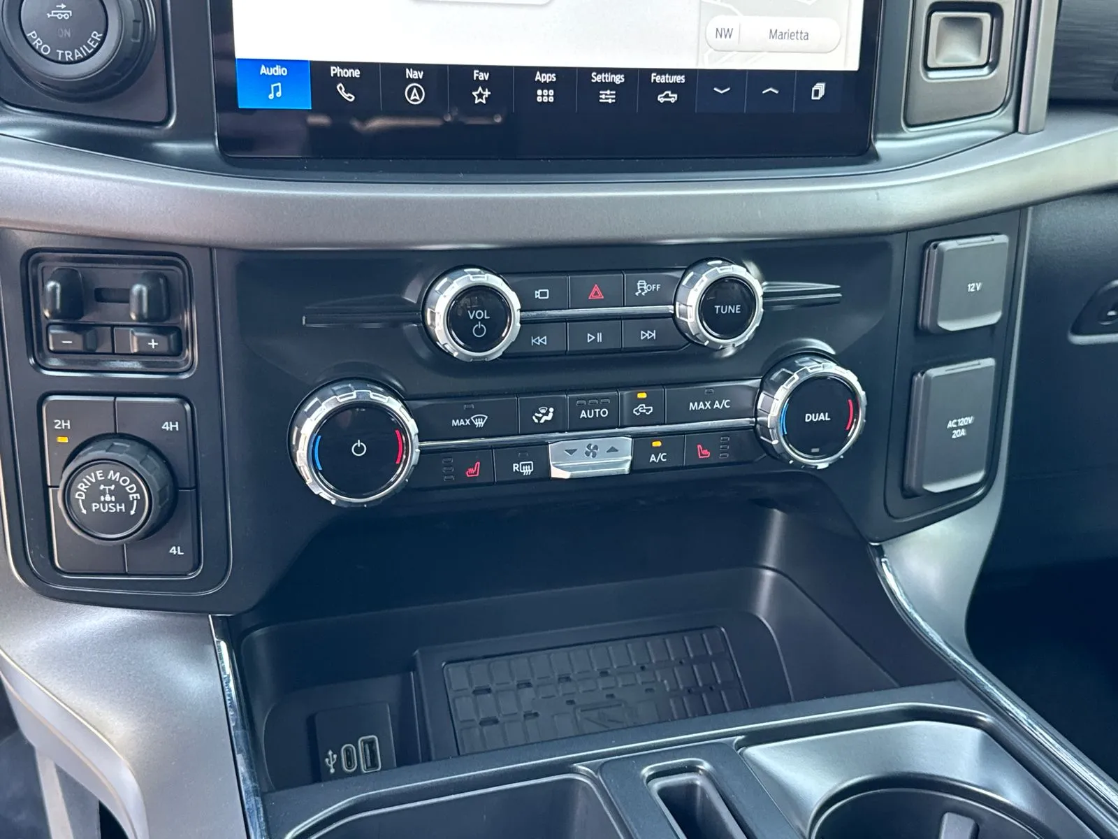 2025 Ford F-150 XLT - Photo 28