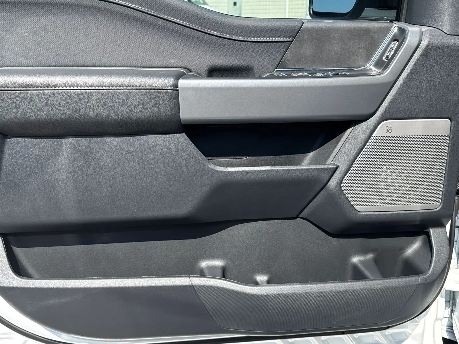 2025 Ford F-150 XLT - Photo 10