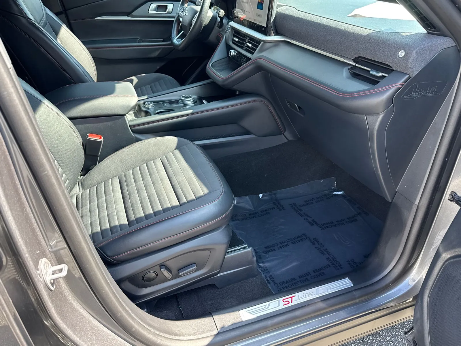 2025 Ford Explorer ST-LINE - Photo 13