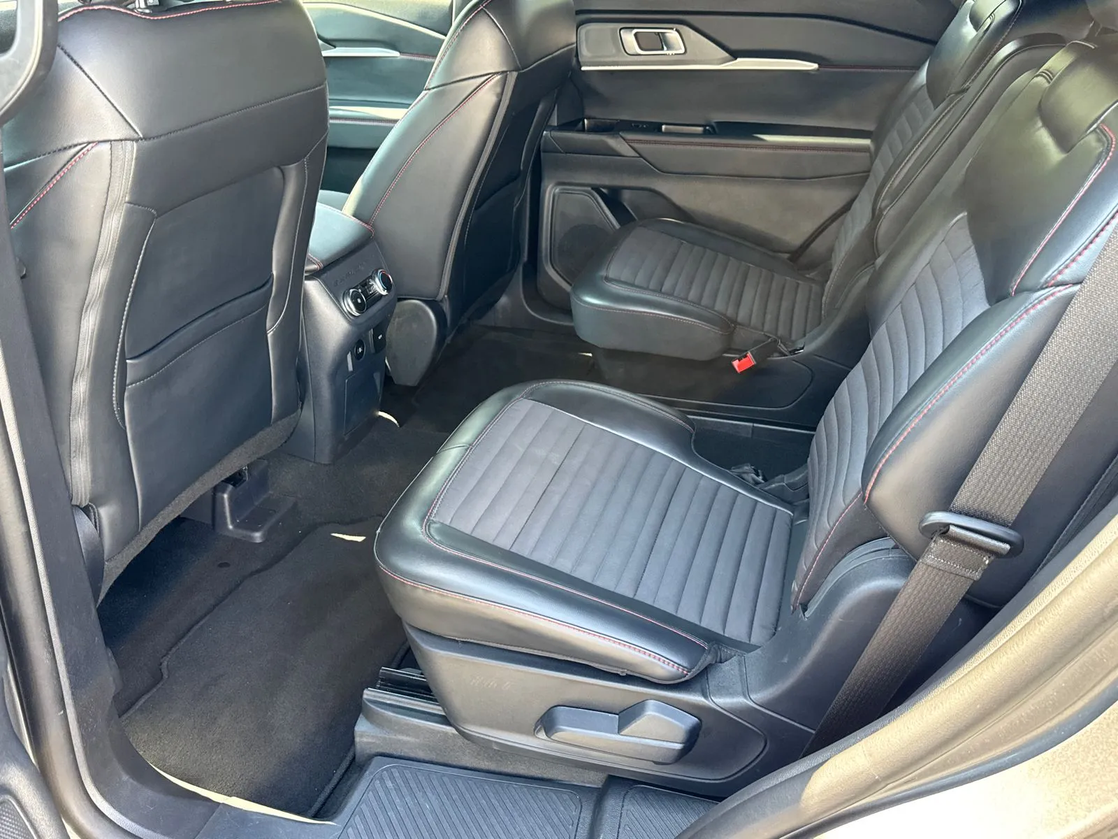2025 Ford Explorer ST-LINE - Photo 22
