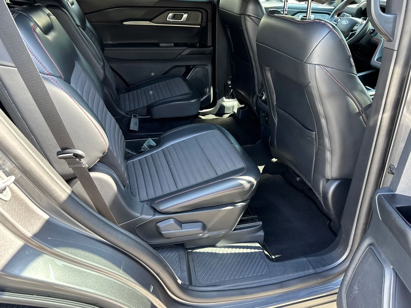 2025 Ford Explorer ST-LINE - Photo 15