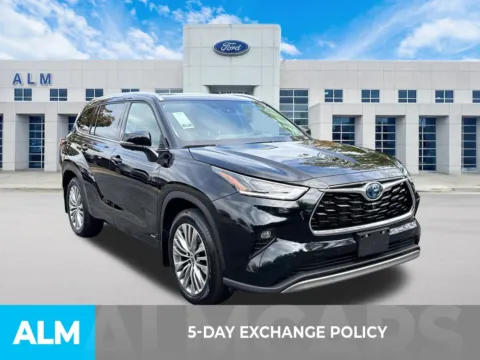 More photos of 2024 Toyota Highlander Hybrid Platinum at ALM Ford Marietta, GA