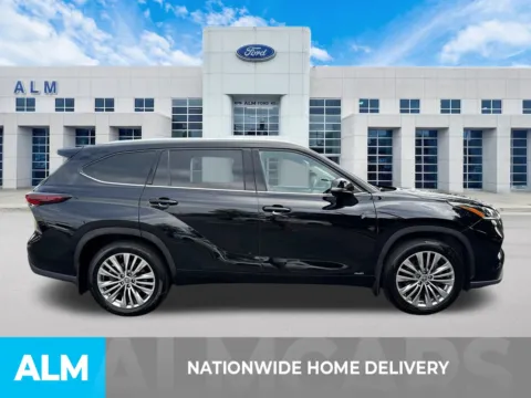 More photos of 2024 Toyota Highlander Hybrid Platinum at ALM Ford Marietta, GA