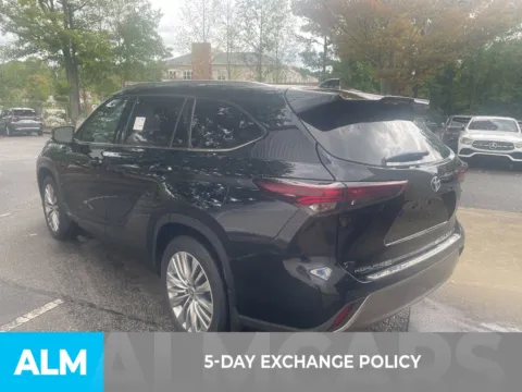 More photos of 2024 Toyota Highlander Hybrid Platinum at ALM Ford Marietta, GA