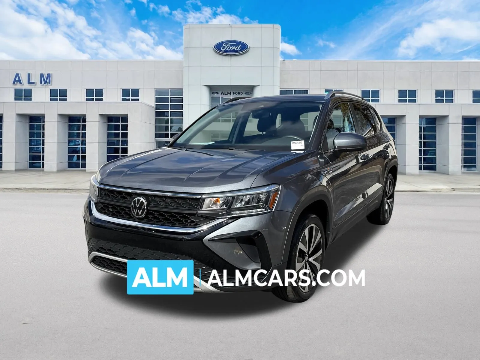 2024 Volkswagen Taos SE's photo