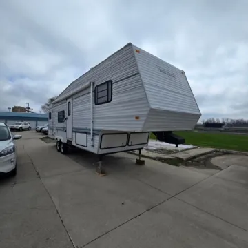 Another view of 1994 Sunnybrook 30DB FIFTH WHEEL for sale in Tipton, IN at Tipton Ford