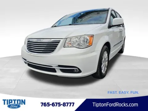 White 2015 Chrysler Town & Country Touring for sale in Tipton, IN
