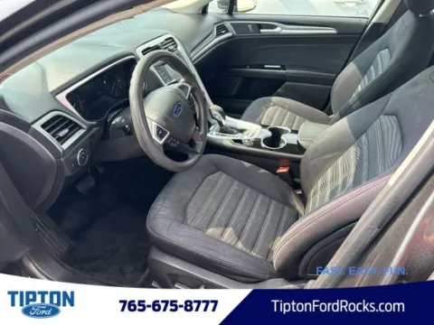 More photos of 2016 Ford Fusion SE at Tipton Ford, IN