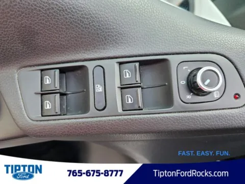 More photos of 2012 Volkswagen Tiguan SE at Tipton Ford, IN
