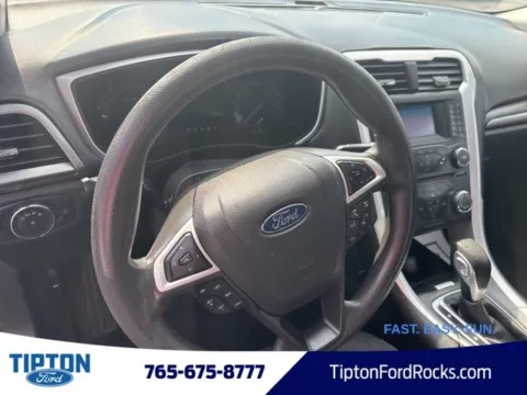More photos of 2016 Ford Fusion SE at Tipton Ford, IN
