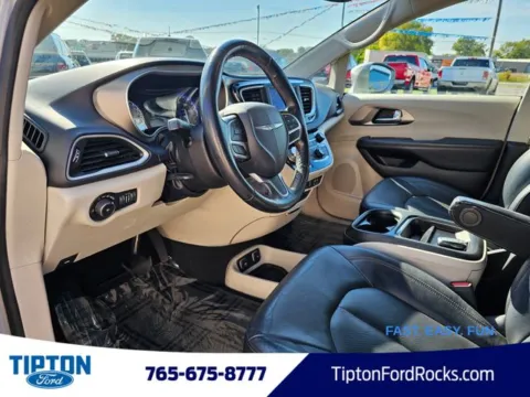 More photos of 2020 Chrysler Pacifica Touring L at Tipton Ford, IN