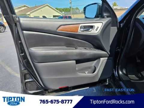 More photos of 2017 Nissan Pathfinder Platinum at Tipton Ford, IN