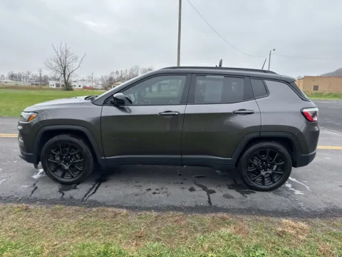 More photos of 2022 Jeep Compass Altitude at Hometown Chevrolet, OH
