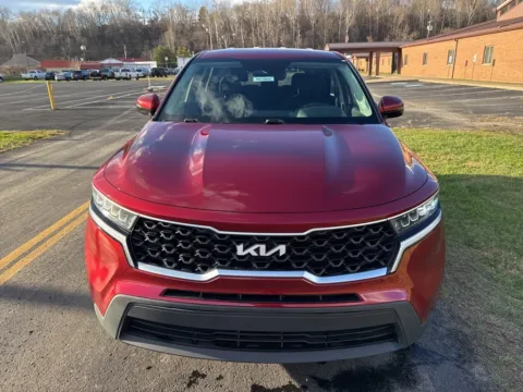 Photos of 2023 Kia Sorento LX for sale in Waverly, OH at Hometown Chevrolet