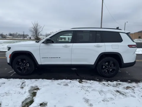 More photos of 2023 Jeep Grand Cherokee L Altitude at Hometown Chevrolet, OH