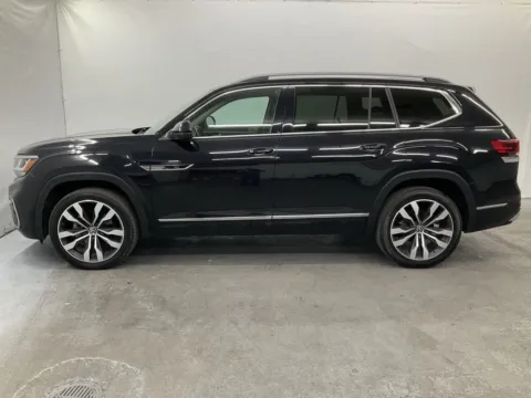 More photos of 2022 Volkswagen Atlas 3.6L V6 SEL Premium R-Line at Hometown Chevrolet, OH