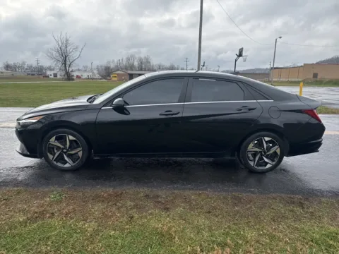 More photos of 2023 Hyundai Elantra Limited at Hometown Chevrolet, OH