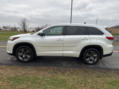 More photos of 2019 Toyota Highlander Limited at Hometown Chevrolet, OH