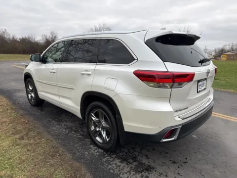 More photos of 2019 Toyota Highlander Limited at Hometown Chevrolet, OH
