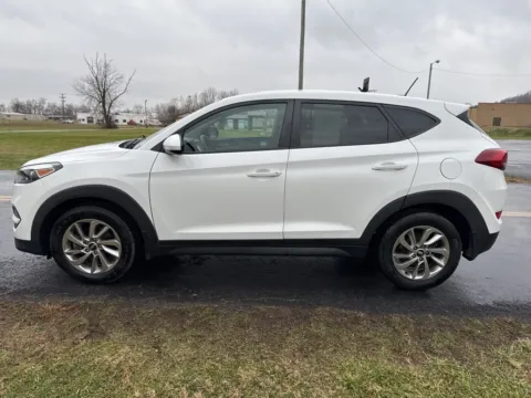 More photos of 2017 Hyundai Tucson SE at Hometown Chevrolet, OH