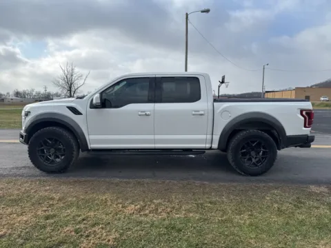 More photos of 2018 Ford F-150 Raptor at Hometown Chevrolet, OH