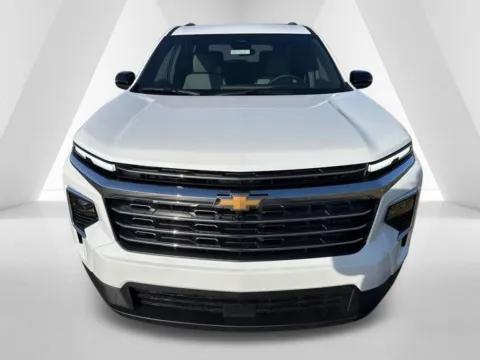 Photos of 2026 Chevrolet Traverse LT for sale in Waverly, OH at Hometown Chevrolet