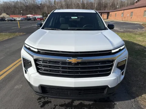 Photos of 2026 Chevrolet Traverse LT for sale in Waverly, OH at Hometown Chevrolet