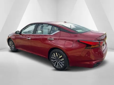 More photos of 2024 Nissan Altima 2.5 SV at Hometown Chevrolet, OH